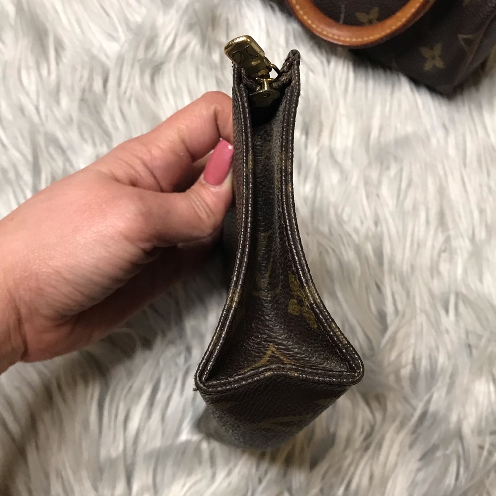 AUTH Louis Vuitton Toiletry Pouch 15 TH0965 - Picture 5 of 7